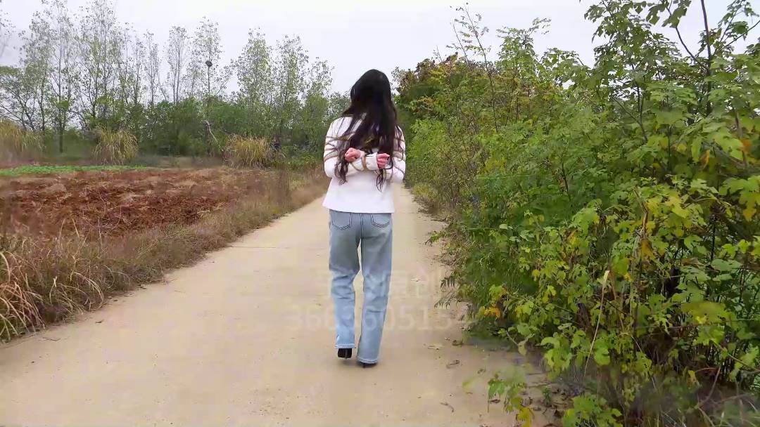 子衿原创的视频VK新作之依依户外微剧情不要相信陌生朲！在线看！