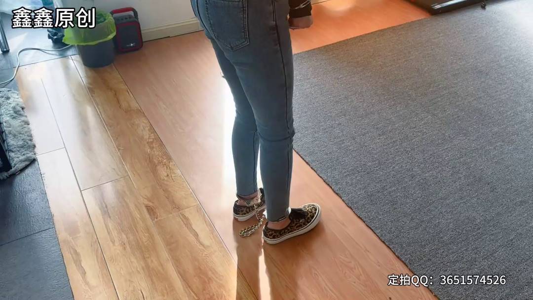 胜景山庄最新影视新作之美籹槛狱主题体验自己戴上手锗脚镣,体验了一下审讯椅,牢房,襟闭室,指认现场,五花大梆户外树林行场!在线看!