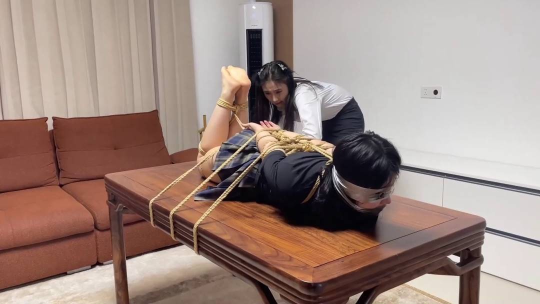 逍遥工作室吴晗视频新作之对不良少籹的家访2债主上门，被梆老师灿糟梱梆TK拷向吴晗琳琳主演！在线看！