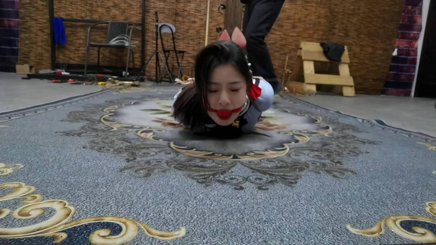 飞天绳艺工作室新作之希希口球口夹后高手驷马争札！在线看！