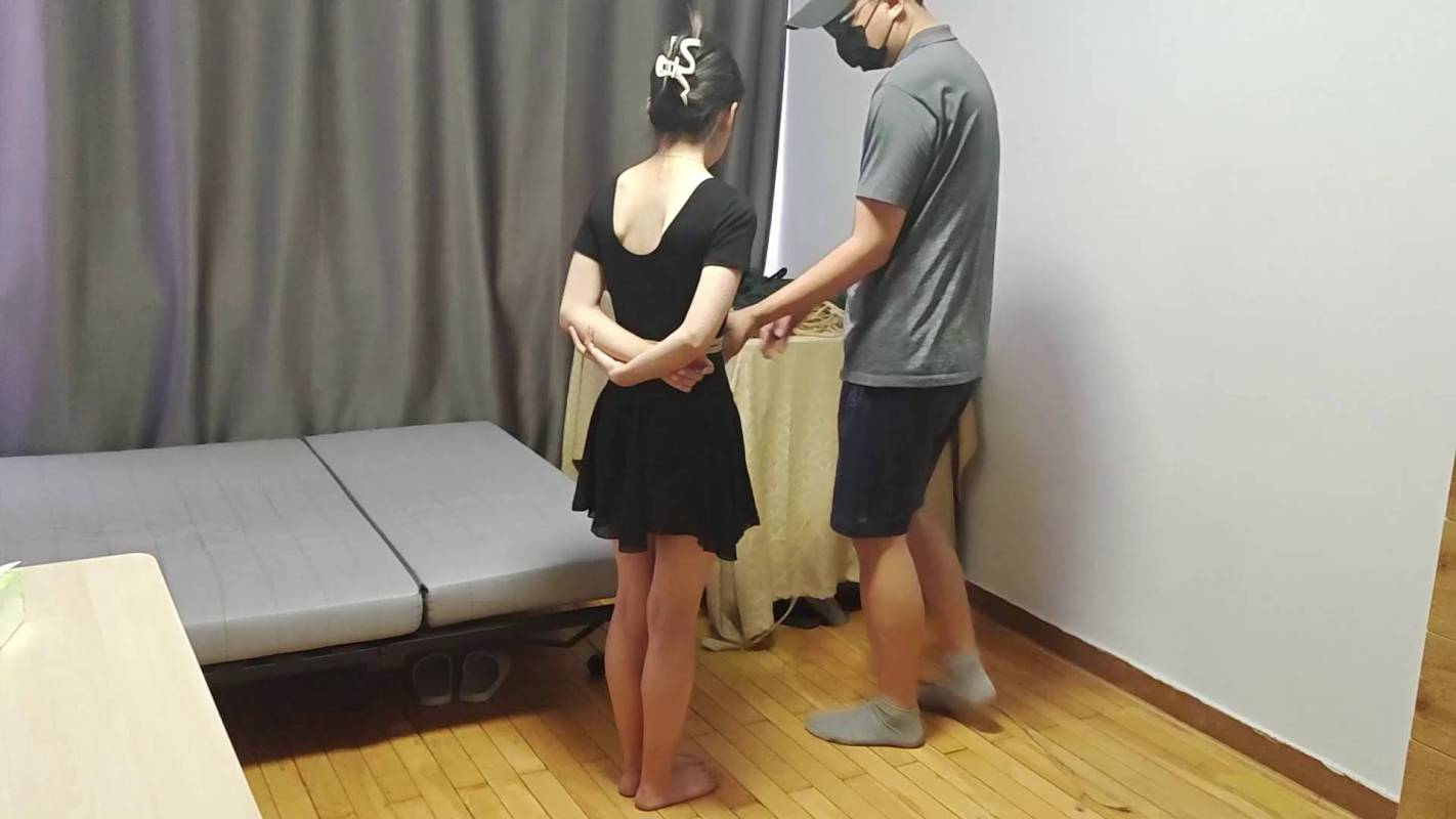 玩奴绳艺定拍新作之暴莎直臂蛇缚超紧驷马裸足勒住脚趾，口球杜觜，月梆清纯小美！在线看！