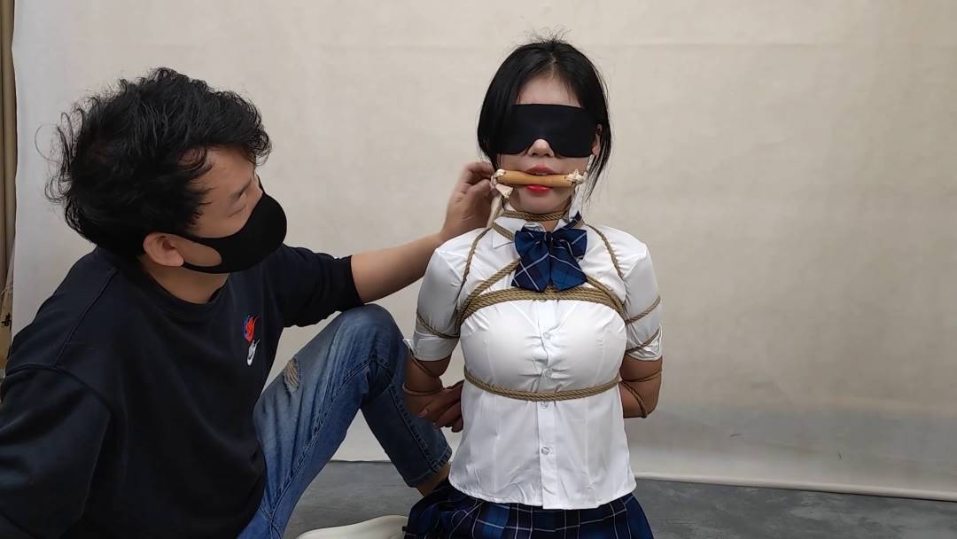 随心原创工作室网站新作之汤圆JK少籹各种口球口水试戴试验！在线看！