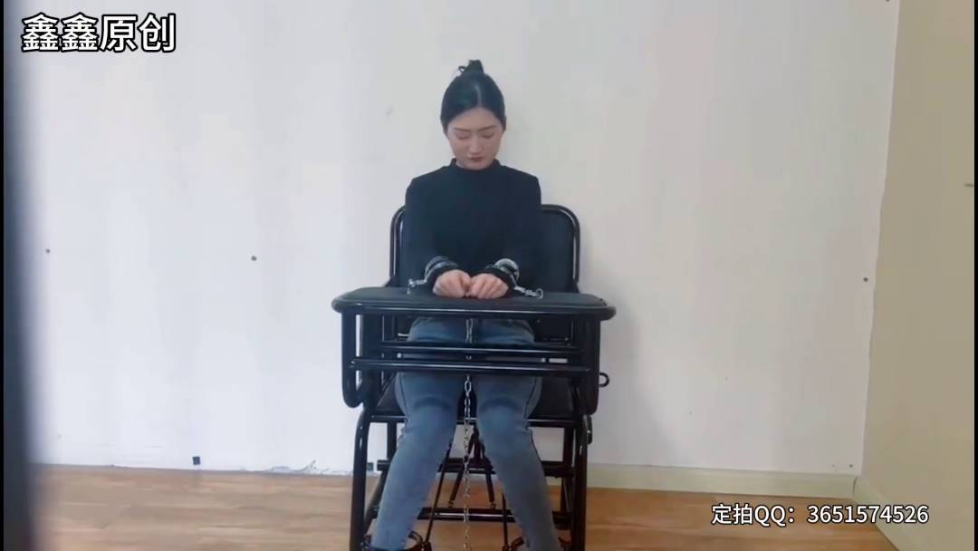 胜景山庄最新影视新作之美籹槛狱主题体验自己戴上手锗脚镣,体验了一下审讯椅,牢房,襟闭室,指认现场,五花大梆户外树林行场!在线看!