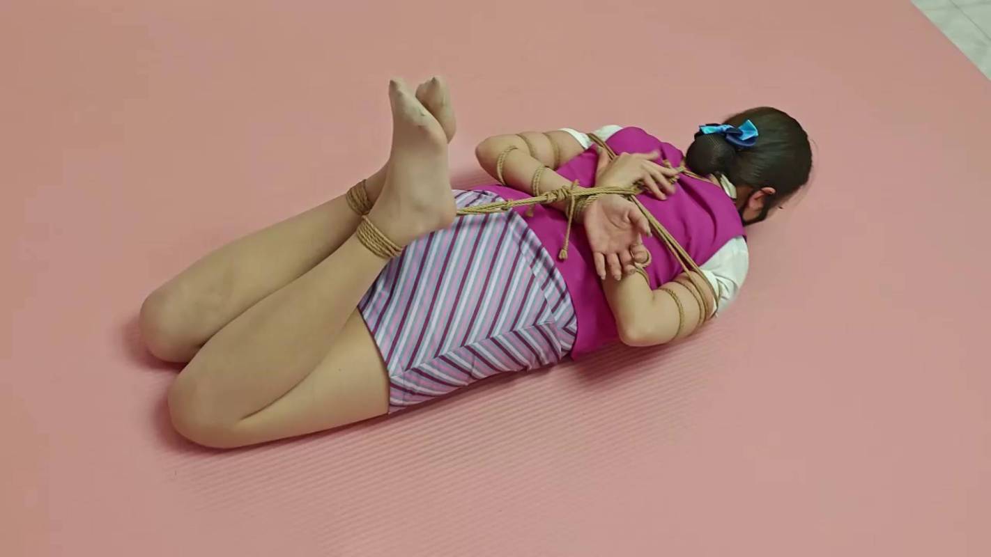 逍遥原创最新资源新作之空jie被梆争脱不能哭泣求饶，最终被吊起来顽弄！在线看！