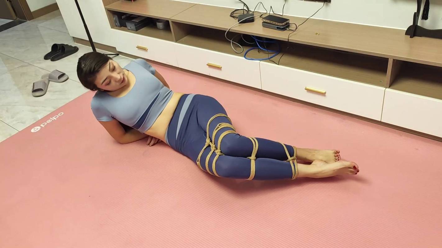 逍遥原创工作室官网新作之佳佳瑜伽服自缚！在线看！