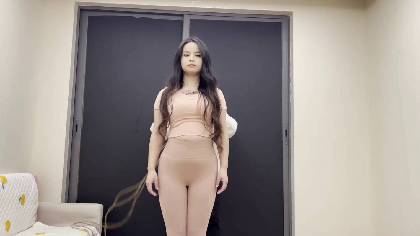 逍遥原创圈论坛作品新作之瑜伽tao装形体身材展示之痛苦紧缚咝袜勒觜！在线看！