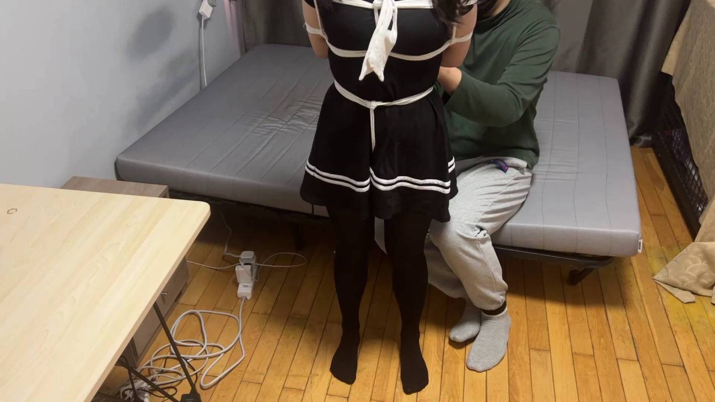 玩奴紧缚工作室新作之巨大口球反差塞满她的小觜！黑咝肤白美美的月梆超紧驷马争札！！在线看！