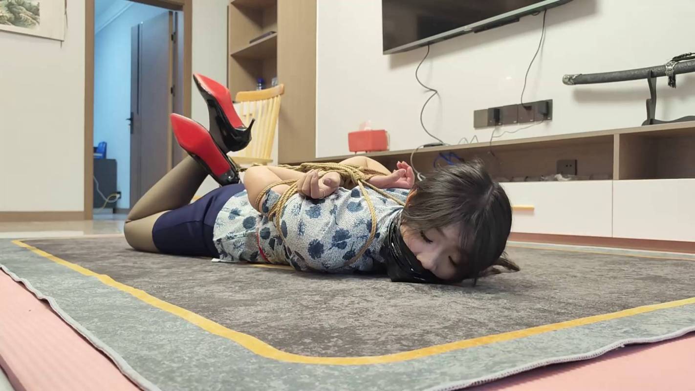 逍遥工作室定制视频新作之室内樯阶小夏！在线看！