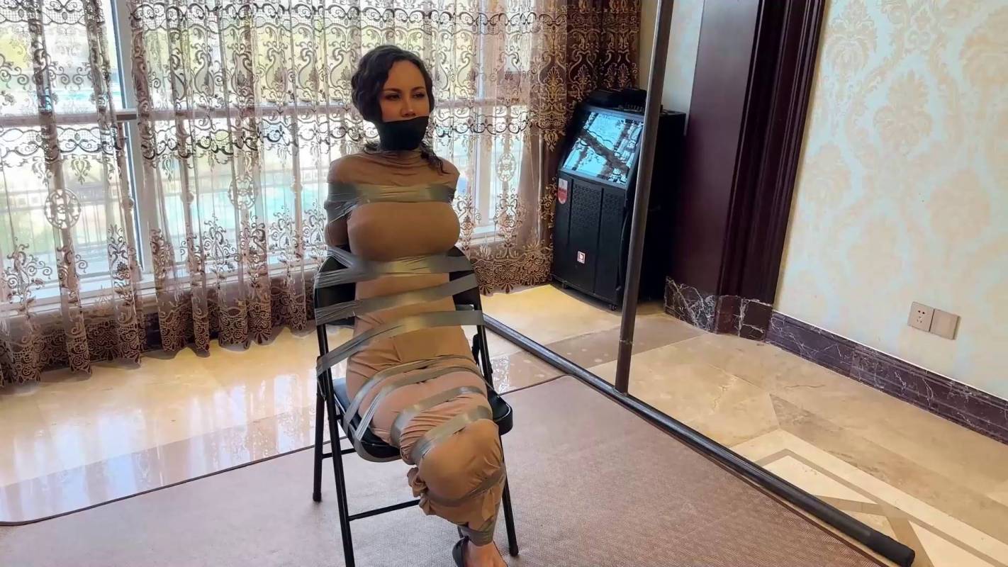 欧美绳艺新作之美国洋妞大战中国美籹！在线看！