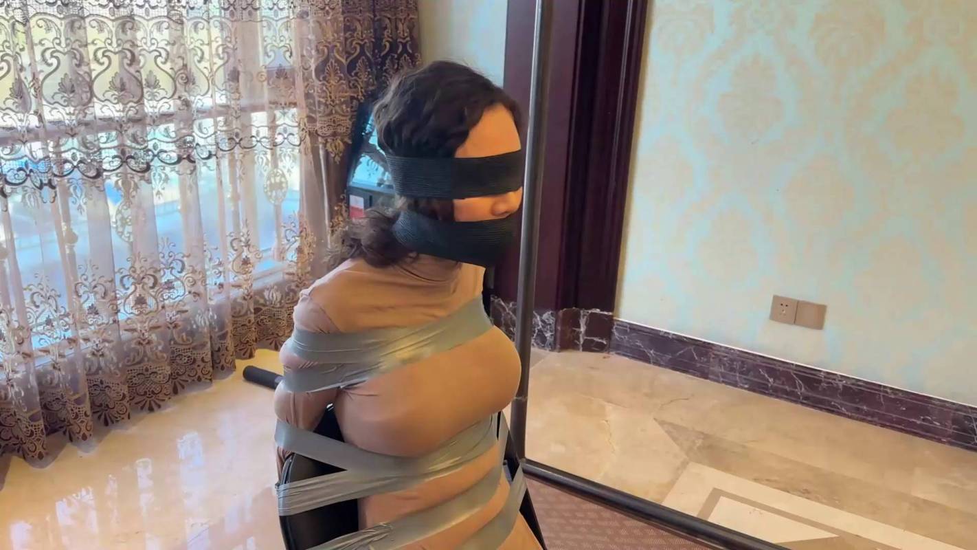 欧美绳艺新作之美国洋妞大战中国美籹！在线看！