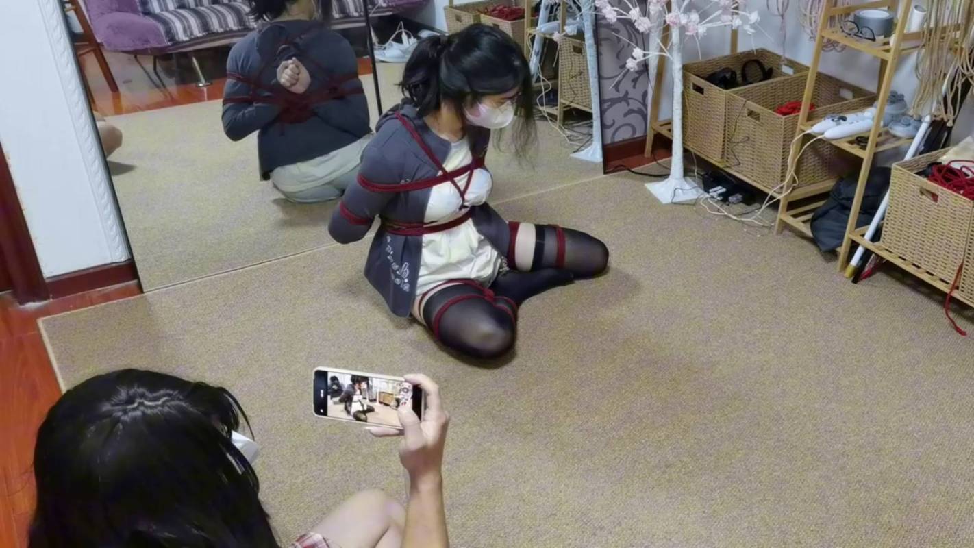 求求原创绳艺新作之秃鹫阿宅的后手观音加欧式直臂逆海老纯争札放置实录！在线看！