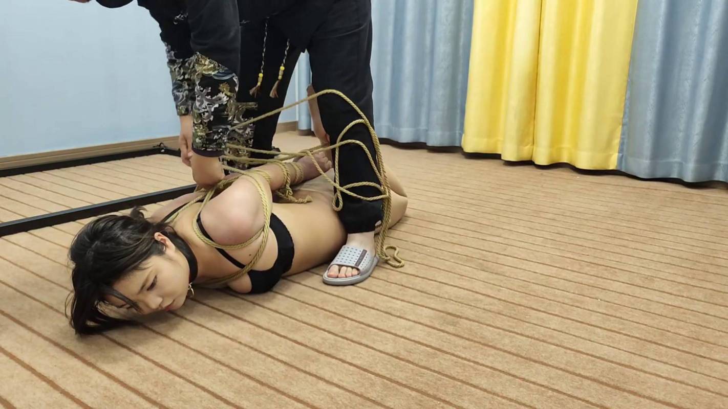 逍遥紧缚视频新作之小文杜觜驷马梱梆放置！在线看！