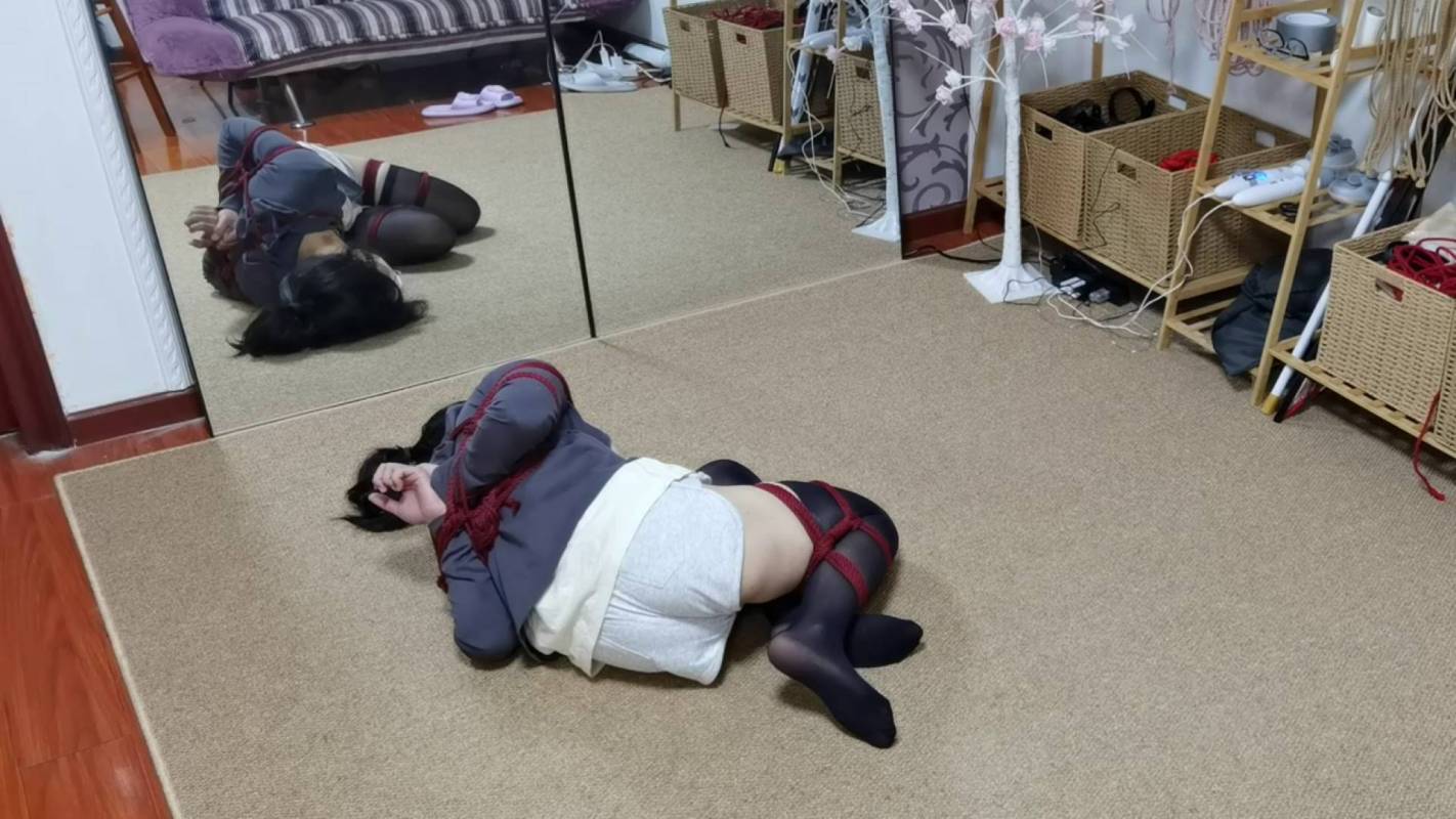 求求原创绳艺新作之秃鹫阿宅的后手观音加欧式直臂逆海老纯争札放置实录！在线看！