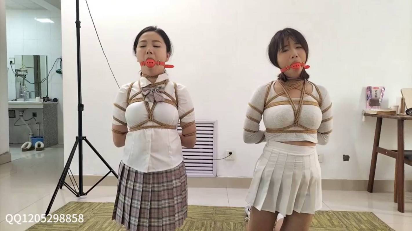 逍遥工作室定制视频新作之自作自受3下两位美籹都被dai徒迷yun，dai徒开启了网上拍卖两位美籹！在线看！