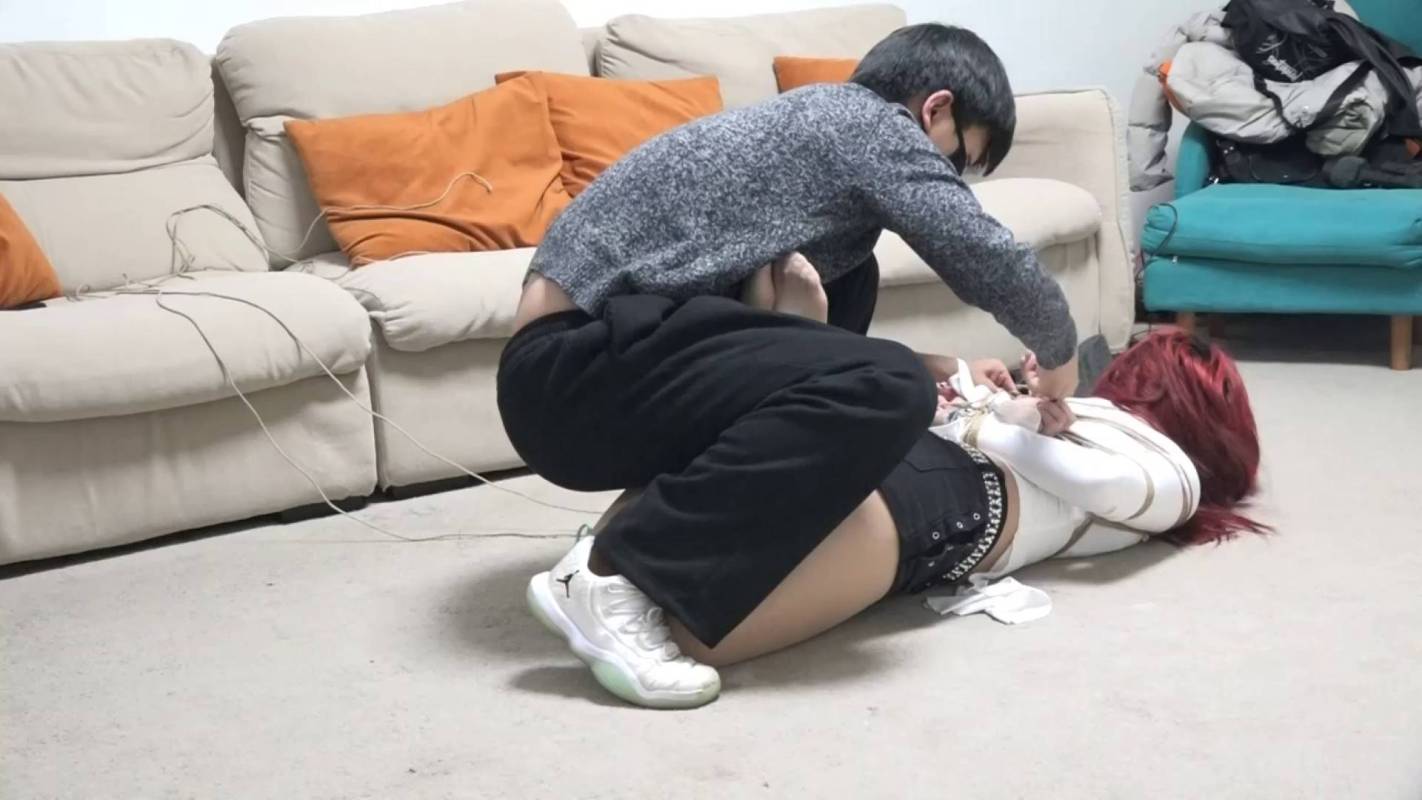 逍遥原创定制新作之模特曼妮丰满模特肉咝长靴驷马！在线看！