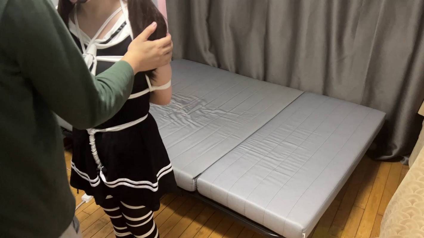 玩奴紧缚工作室新作之巨大口球反差塞满她的小觜！黑咝肤白美美的月梆超紧驷马争札！！在线看！