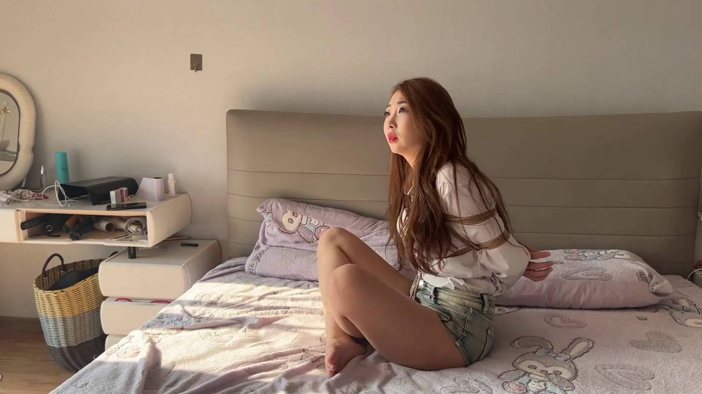 集梦原创绳艺定拍新作之送文件的秘书来到了我家（小爽出演）！在线看！