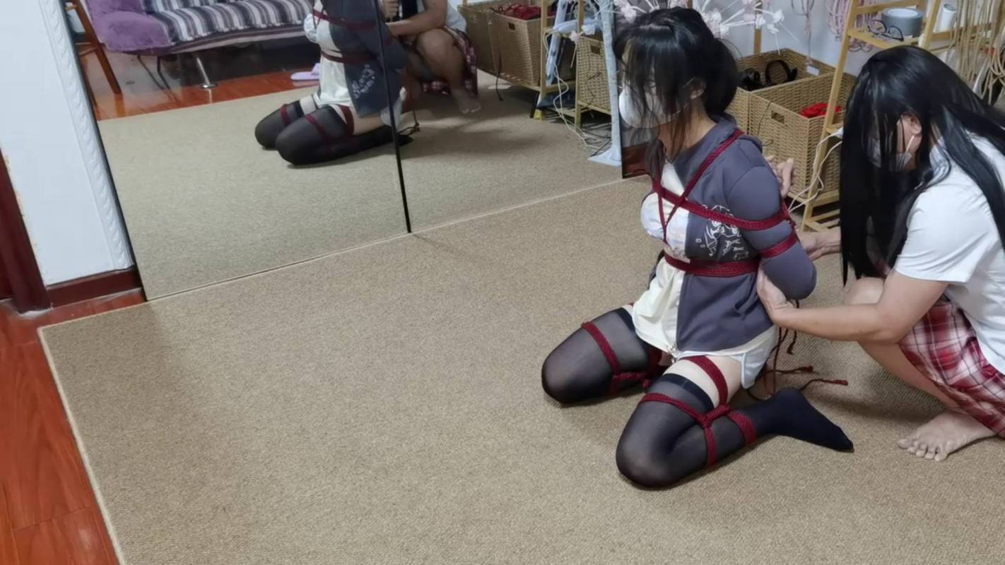 求求原创绳艺新作之秃鹫阿宅的后手观音加欧式直臂逆海老纯争札放置实录！在线看！