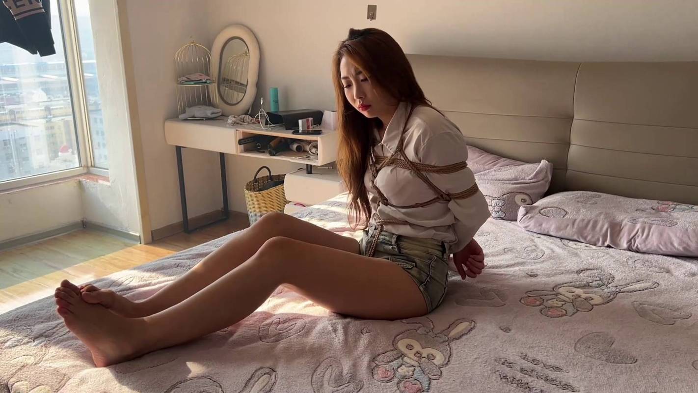 集梦原创绳艺定拍新作之送文件的秘书来到了我家（小爽出演）！在线看！