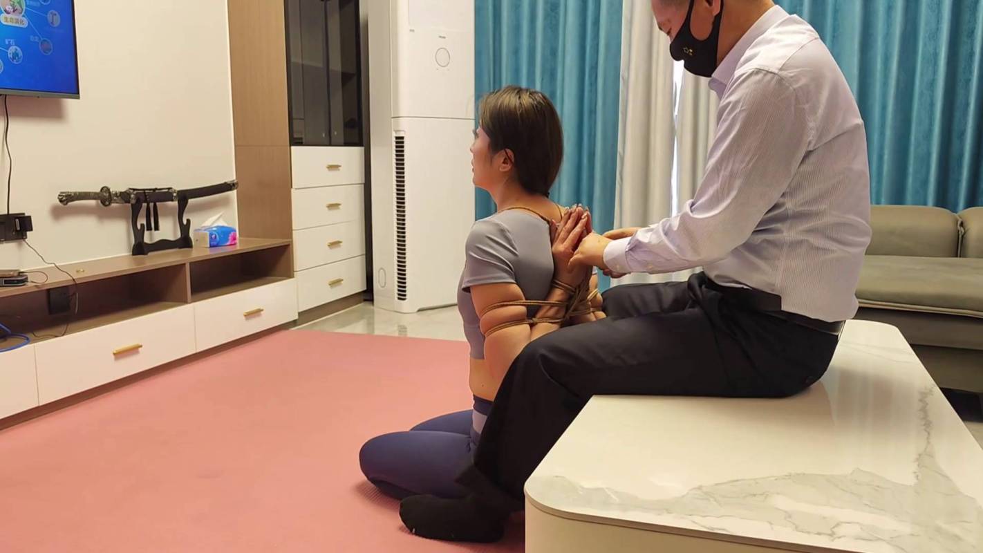 逍遥原创工作室官网新作之佳佳瑜伽服自缚！在线看！