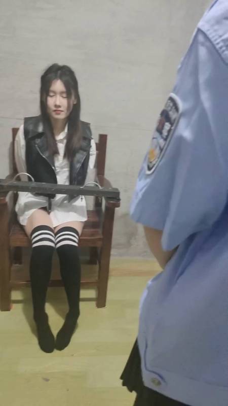 胜景山庄优质资源库新作之小染、朵朵、燕子、上演du饭抓捕大戏！在线看！