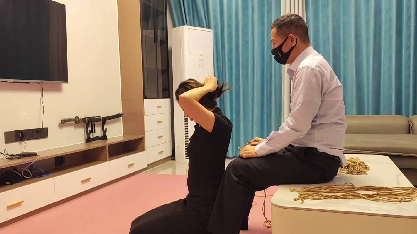 李大侠绳艺原创新作之佳佳紧缚训练一！在线看！