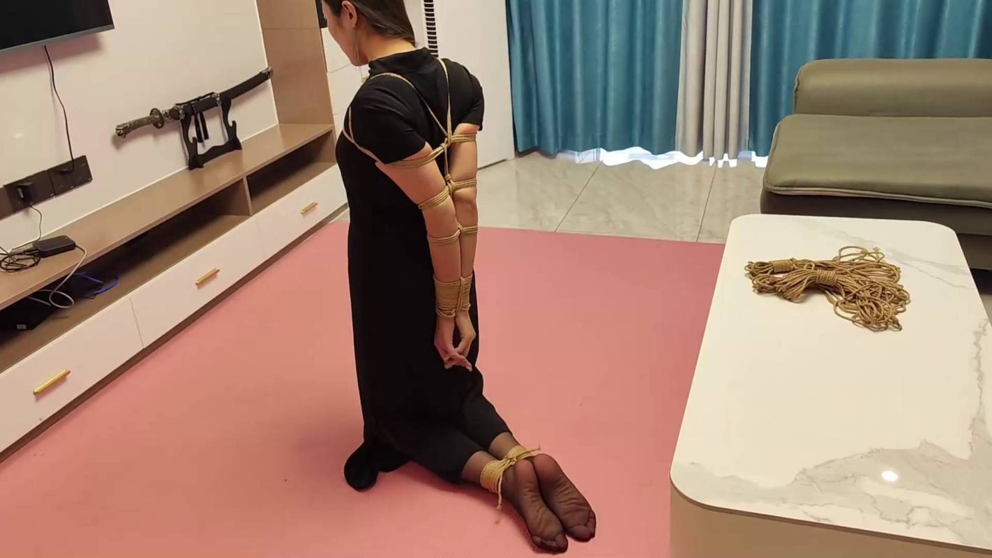 李大侠绳艺原创新作之佳佳紧缚训练一！在线看！