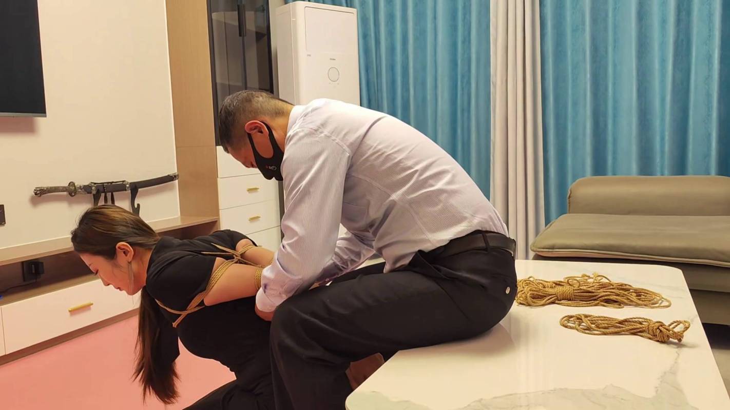 李大侠绳艺原创新作之佳佳紧缚训练一！在线看！