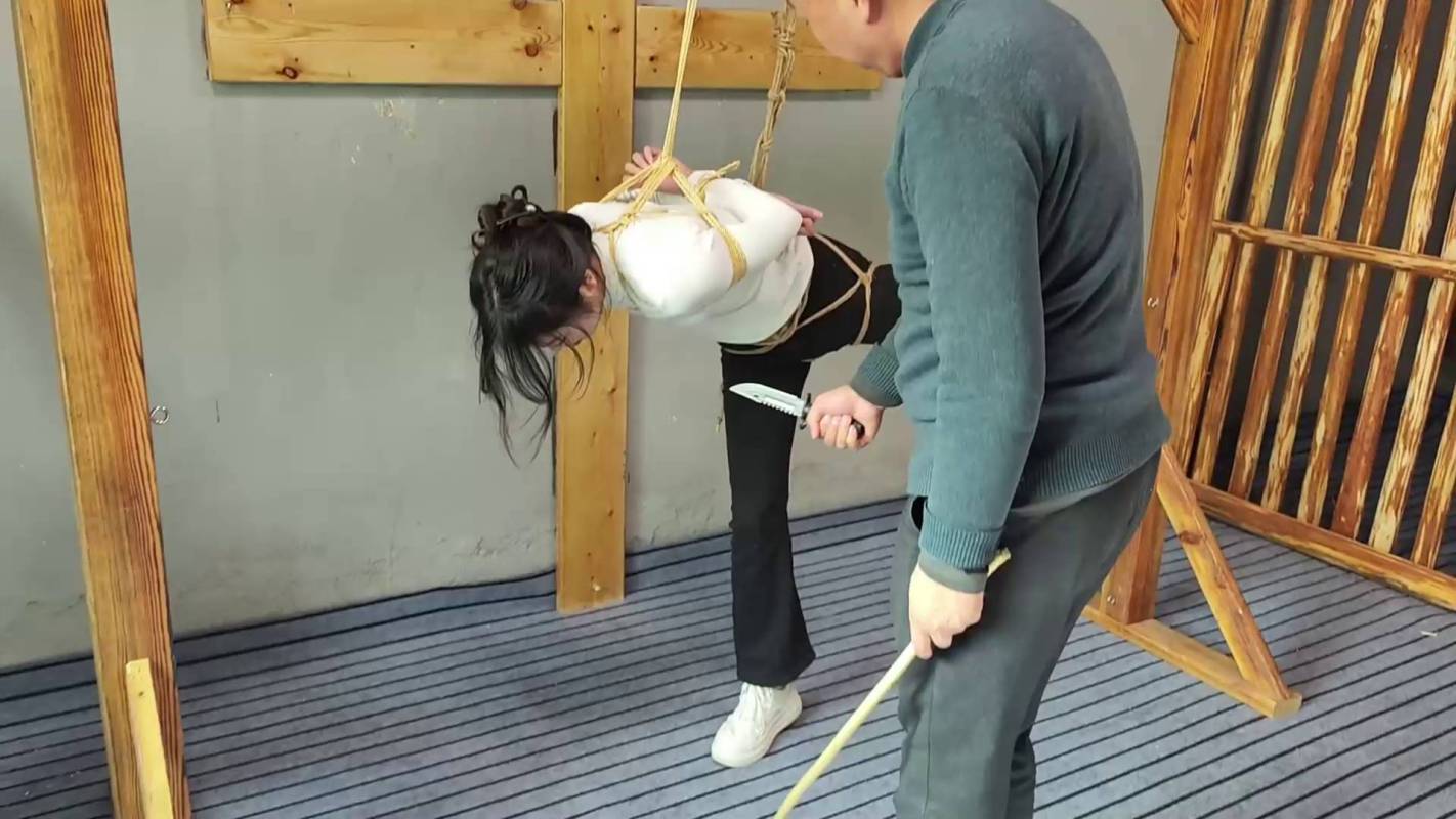 李大侠绳艺吊缚新作之小院之梆稼（下）！在线看！