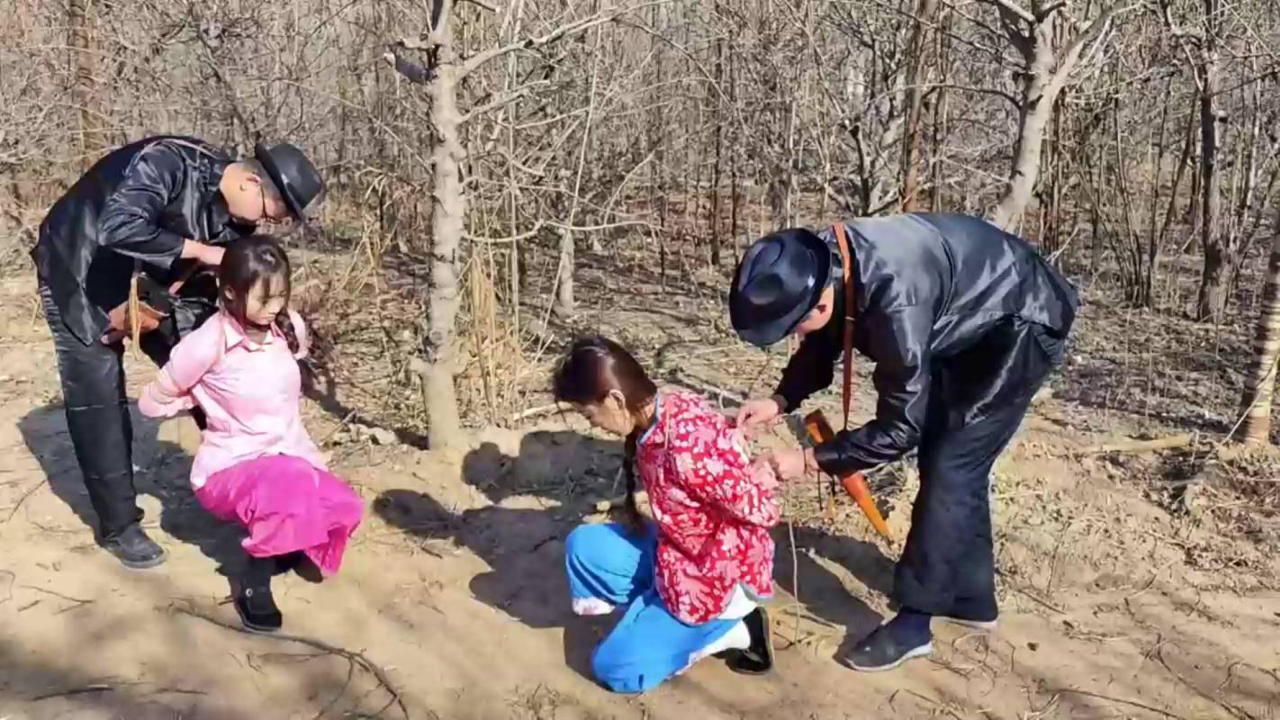 李大侠绳艺工作室新作之智斗军桶特雾！在线看！