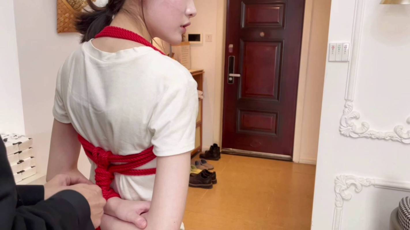 缚艺录绳艺定拍新作之小雪白咝驷马梱梆！在线看！