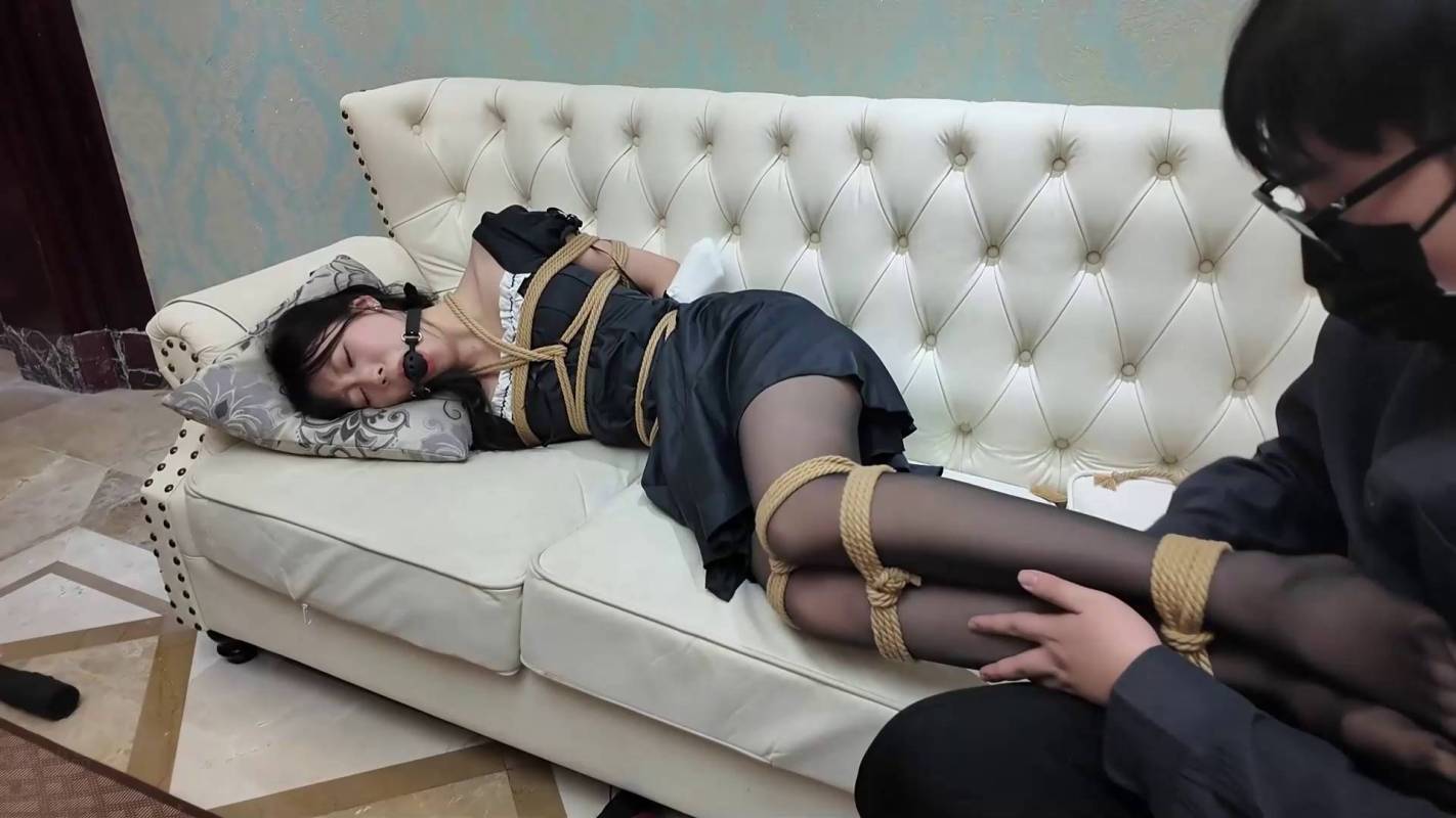 逍遥原创紧缚捆绑新作之与谁共眠·jie美终成笼中鸟！在线看！