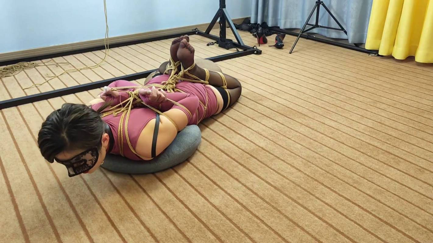 李大侠绳艺定拍新作之佳佳极限驷马！在线看！