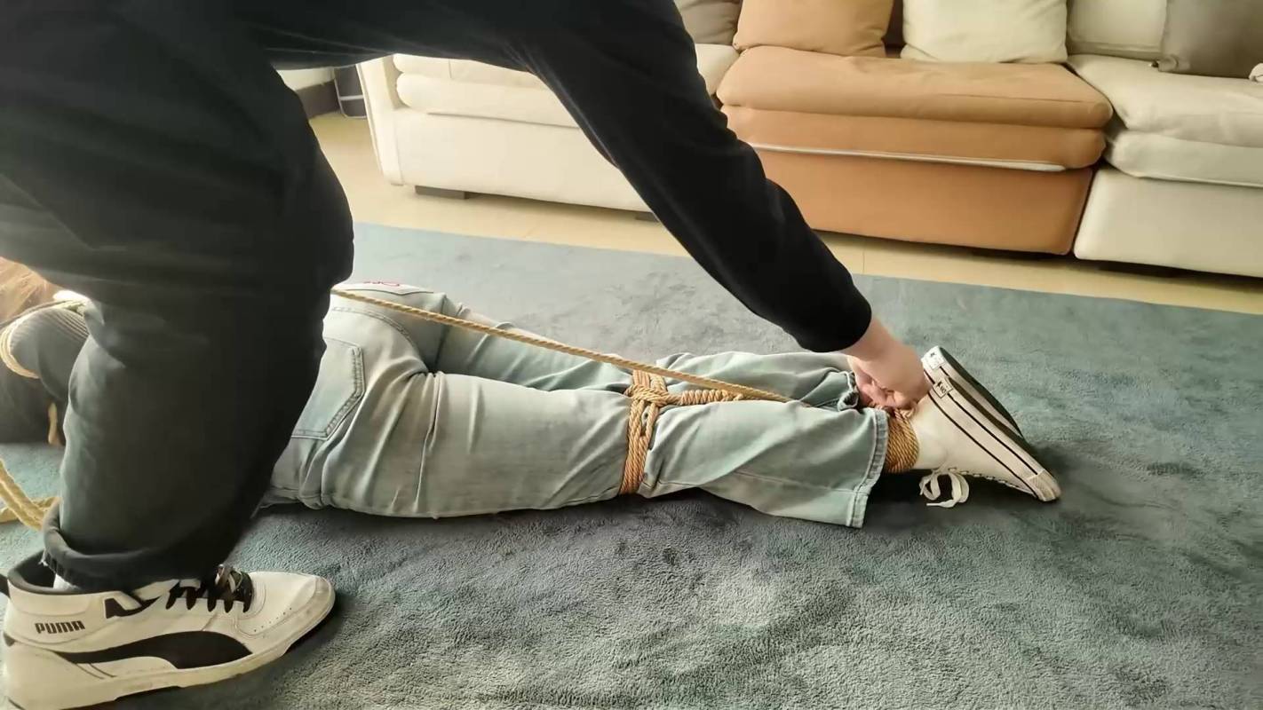 得意客工作室原创绳艺新作之纯情籹大的梆稼危机！在线看！