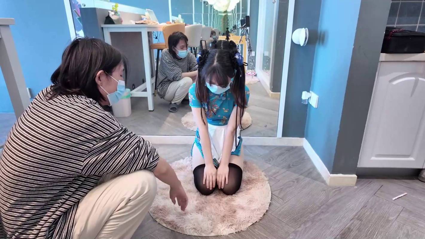 逍遥原创私人订制新作之踮脚澄阀兼职的双马尾萝莉服务生后再驷马烛台放置！在线看！