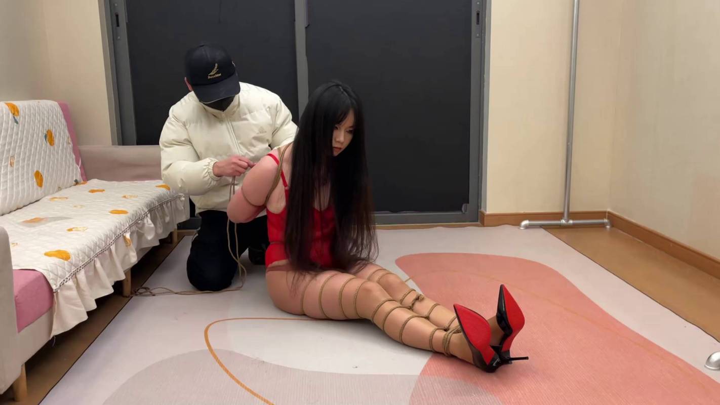 逍遥原创圈每日更新新作之吊着极限驷马强带5.5超大口球！在线看！