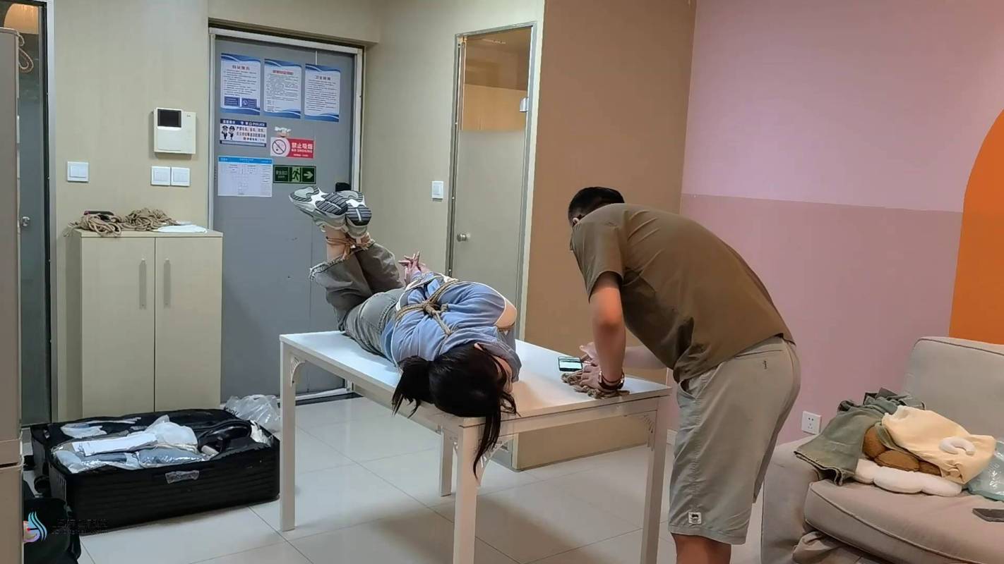 js绳艺kb新作之梦琪超紧欧式直臂驷马梱梆口球杜觜放置！在线看！