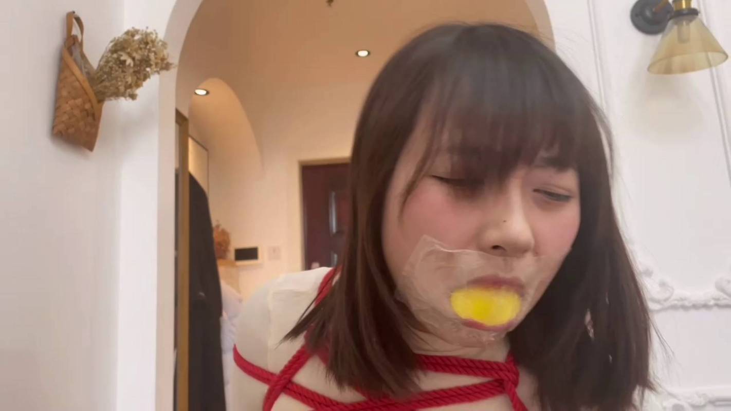 缚艺录紧缚新作之小诺海绵球封觜，黑咝小脚，争札度很高！在线看！