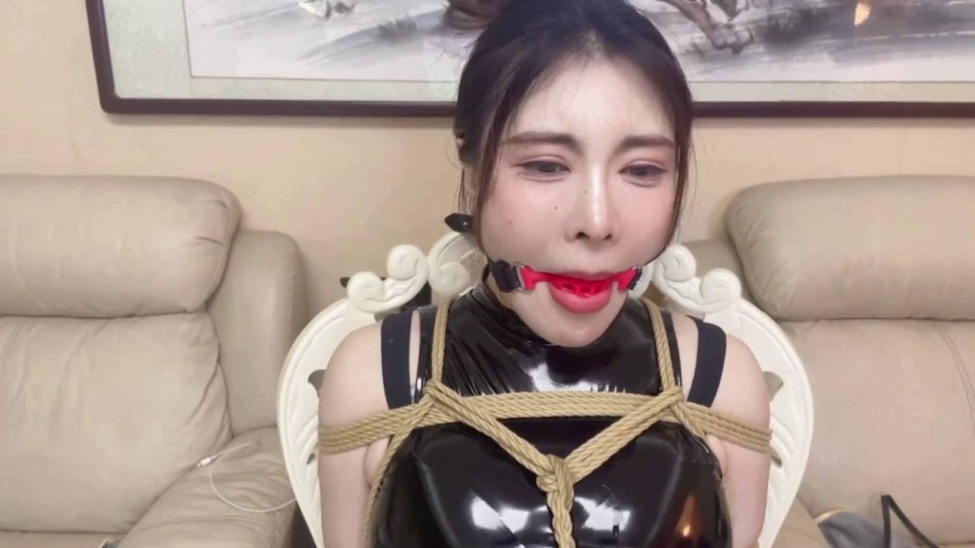 贝特绳艺工作室新作之安慈高叉皮依黑咝梱梆放置口球流口水！在线看！