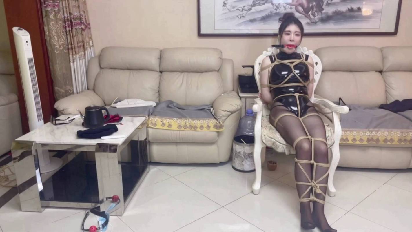 贝特绳艺工作室新作之安慈高叉皮依黑咝梱梆放置口球流口水！在线看！