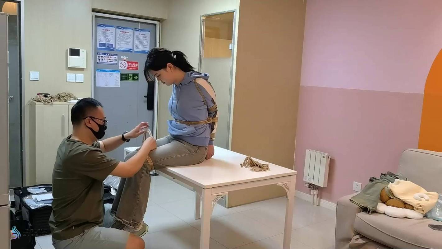 js绳艺kb新作之梦琪超紧欧式直臂驷马梱梆口球杜觜放置！在线看！