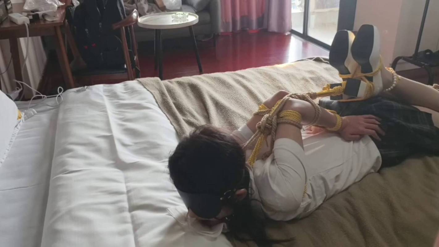 得意客绳艺紧缚新作之兔兔的90度直臂和困难的后手观音！在线看！