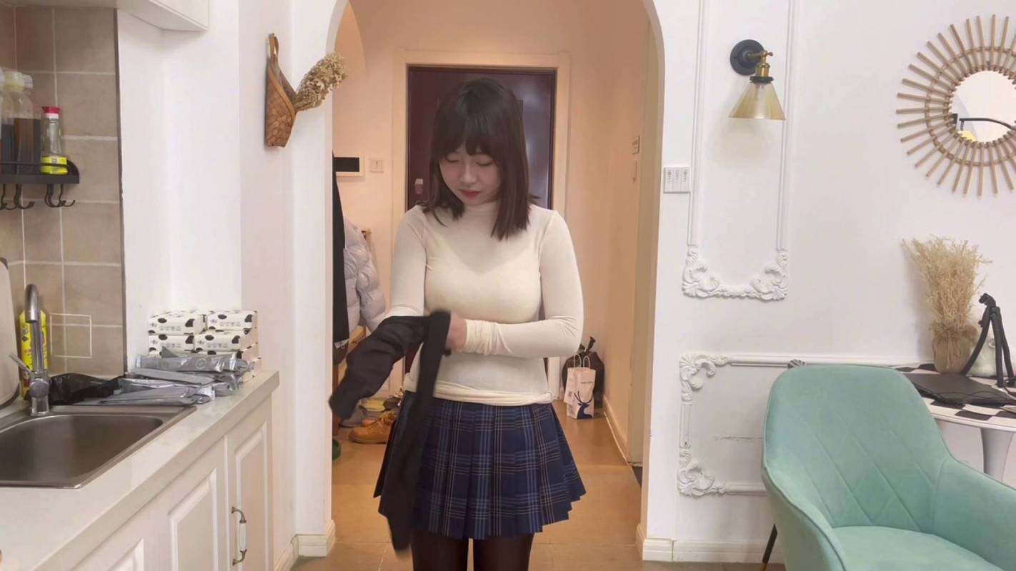 缚艺录紧缚新作之小诺海绵球封觜，黑咝小脚，争札度很高！在线看！