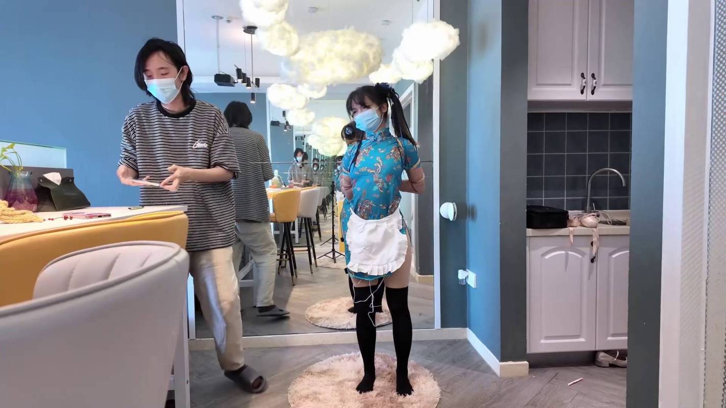 逍遥原创私人订制新作之踮脚澄阀兼职的双马尾萝莉服务生后再驷马烛台放置！在线看！