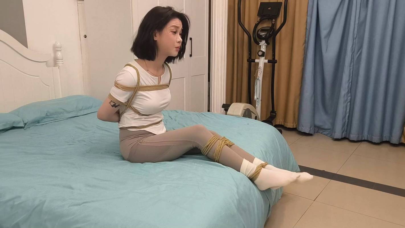 逍遥原创工作室定拍新作之白袜瑜伽库梱梆海老缚争札！在线看！