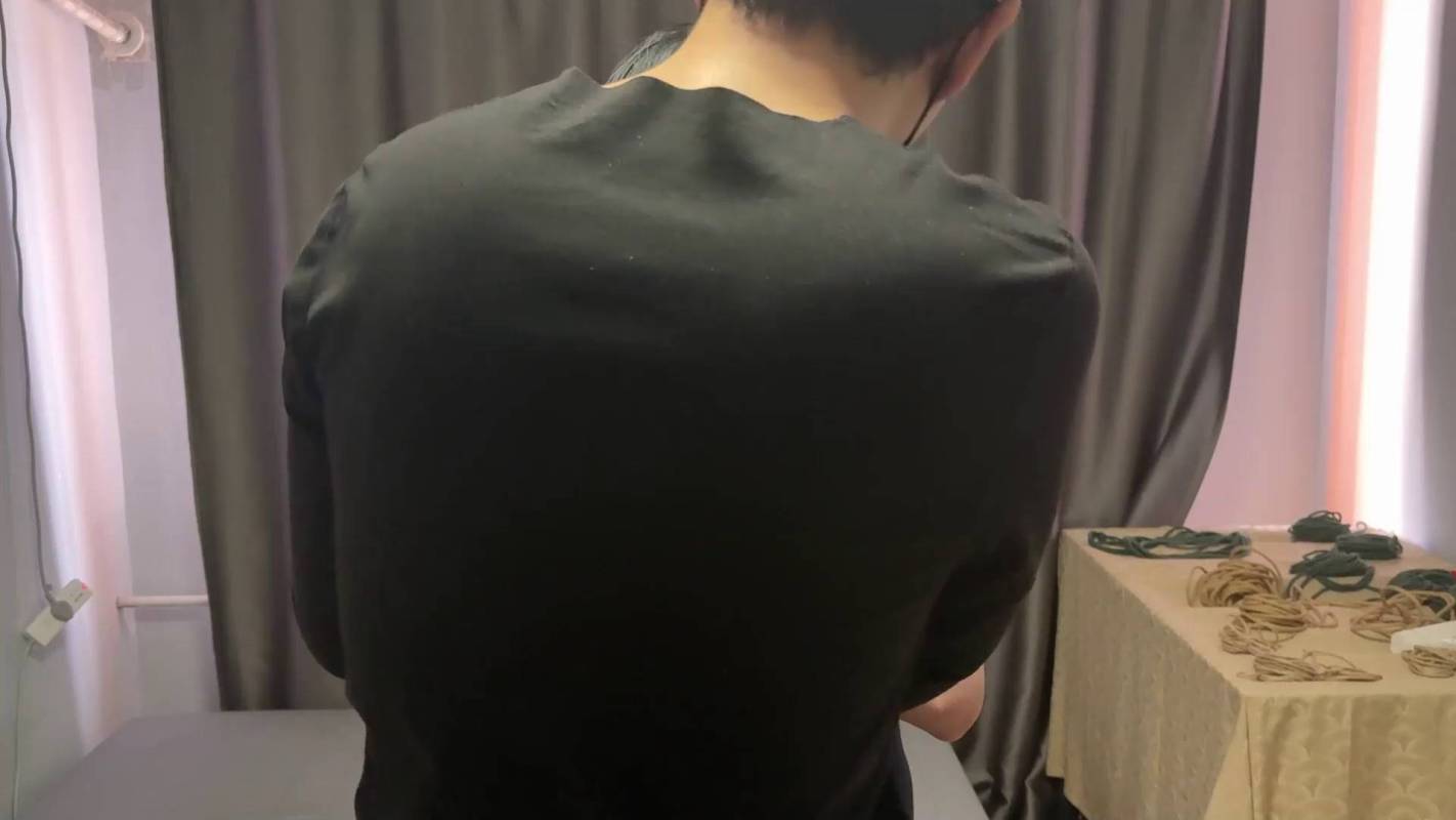 网友原创绳艺定拍紧缚tk挠痒墙制！在线看！