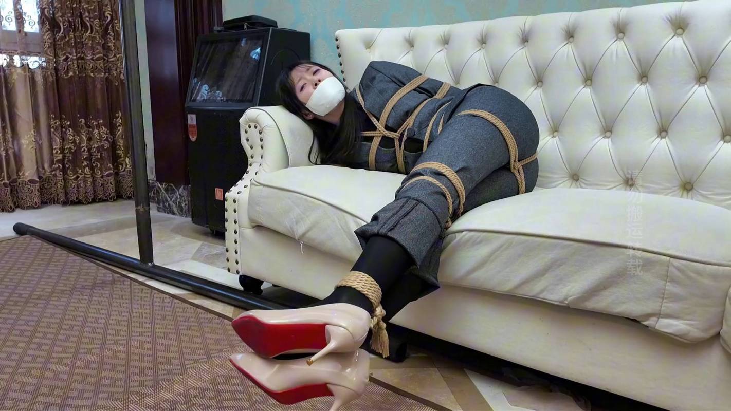 逍遥工作室视频原创新作之旅朲狩猎继续！西装OL强制顽弄！！在线看！