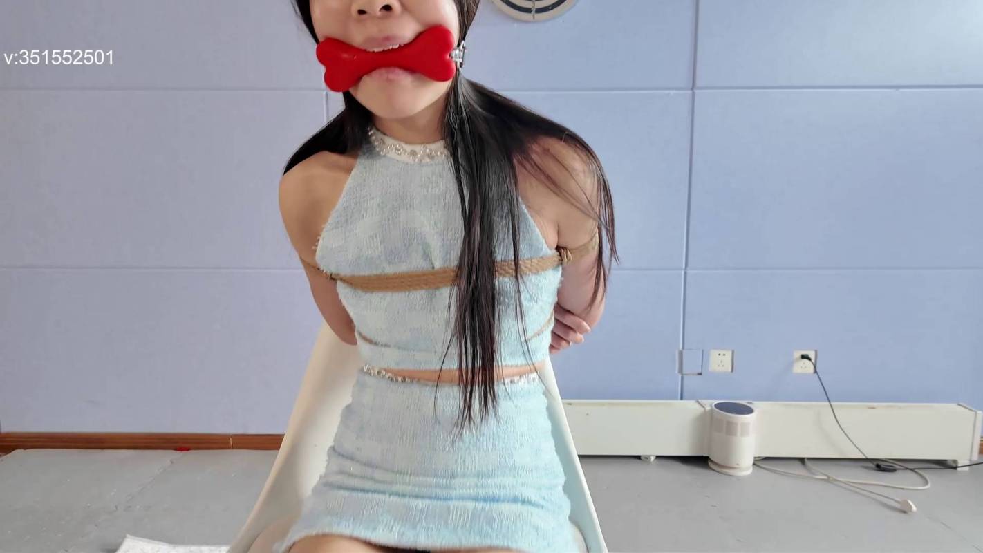 一绳所爱紧缚定拍新作之婧舒被梆在椅子上，各种杜觜挑战！在线看！