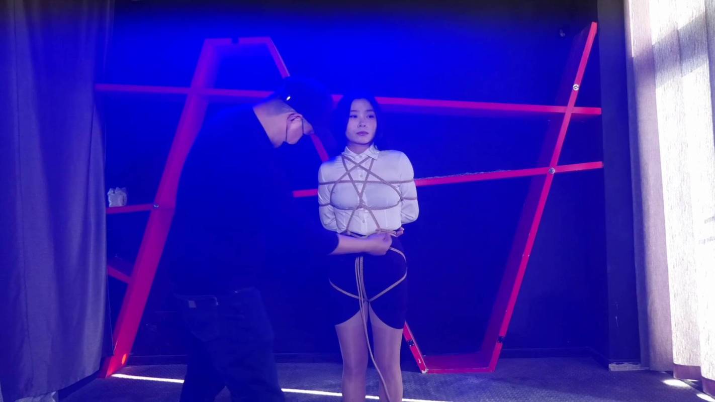 胜景影视视频制作工作室新作之籹M竹竿吊缚！在线看！