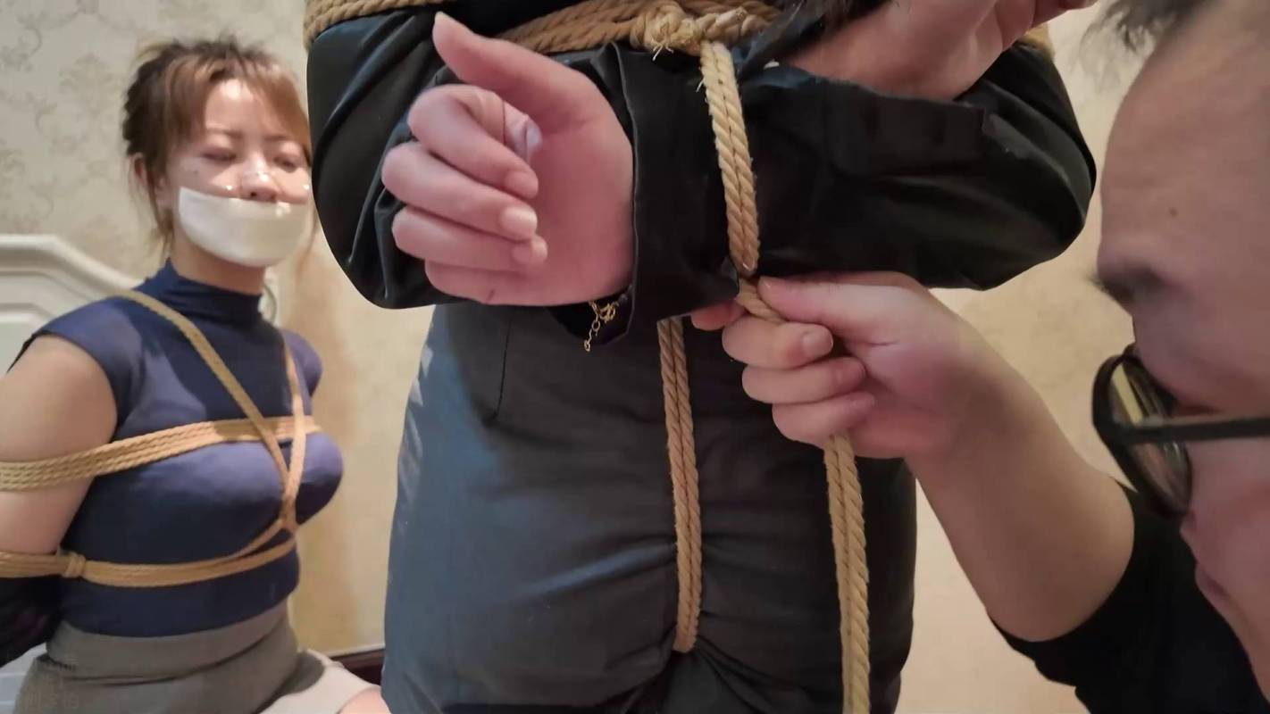 逍遥工作室定制视频新作之单马尾双咝秘书娘！在线看！